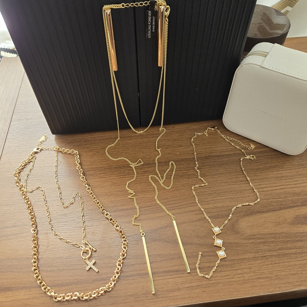 Elegant Gold Necklace Set